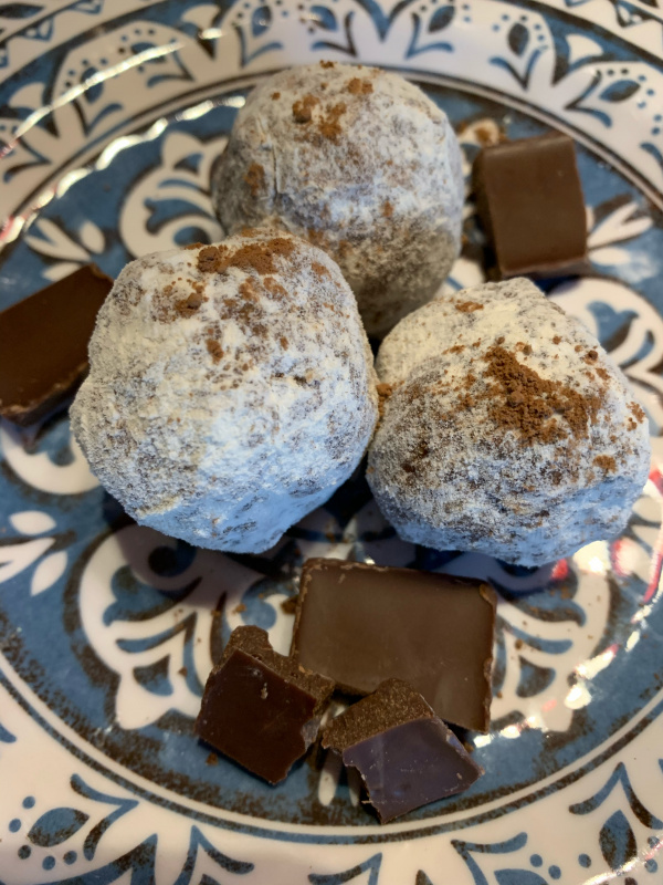 Knock Off Chocolate Bar Protein Bites